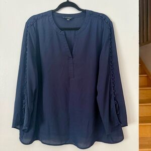 🌻 Zac & Rachel Elegant Navy Blouse with Buttons down the Sleeves